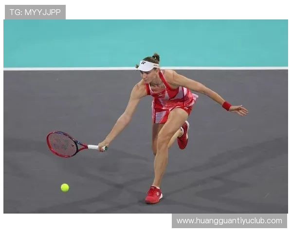 网球赛季最新动态：顶尖选手激烈对决引发球迷热议