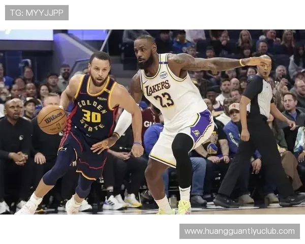 詹姆斯三双助湖人逆袭勇士 获得季后赛首轮重要胜利
